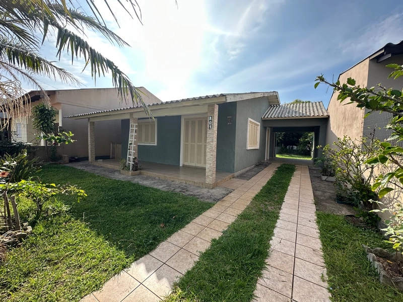 Casa 3 dormitórios próxima ao mar