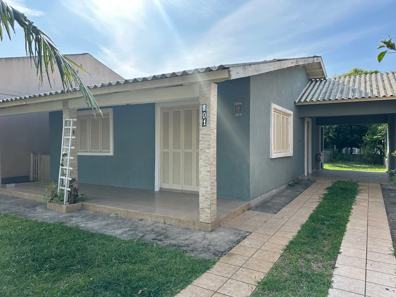 Casa 3 dormitórios próxima ao mar: 2ª foto da galeria de imagens do imóvel