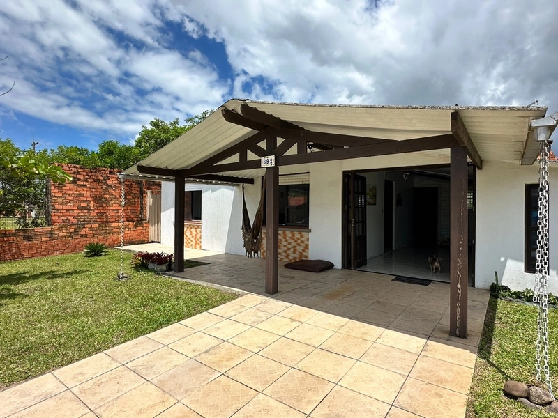 Casa à venda em Atlântida Sul!: 2ª foto da galeria de imagens do imóvel