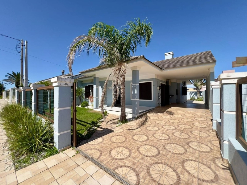 Casa à venda em Atlântida Sul!: 2ª foto da galeria de imagens do imóvel