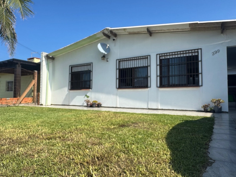 Casa em Atlantida Sul a 400 metros do mar: 1ª foto da galeria de imagens do imóvel