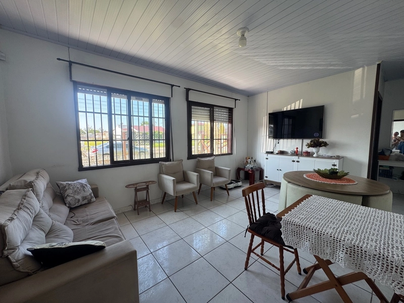 Casa em Atlantida Sul a 400 metros do mar: 2ª foto da galeria de imagens do imóvel