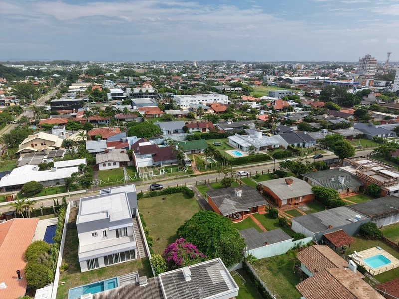 CASA EM ATLÂNTIDA COM DOIS TERRENOS: 1ª foto da galeria de imagens do imóvel