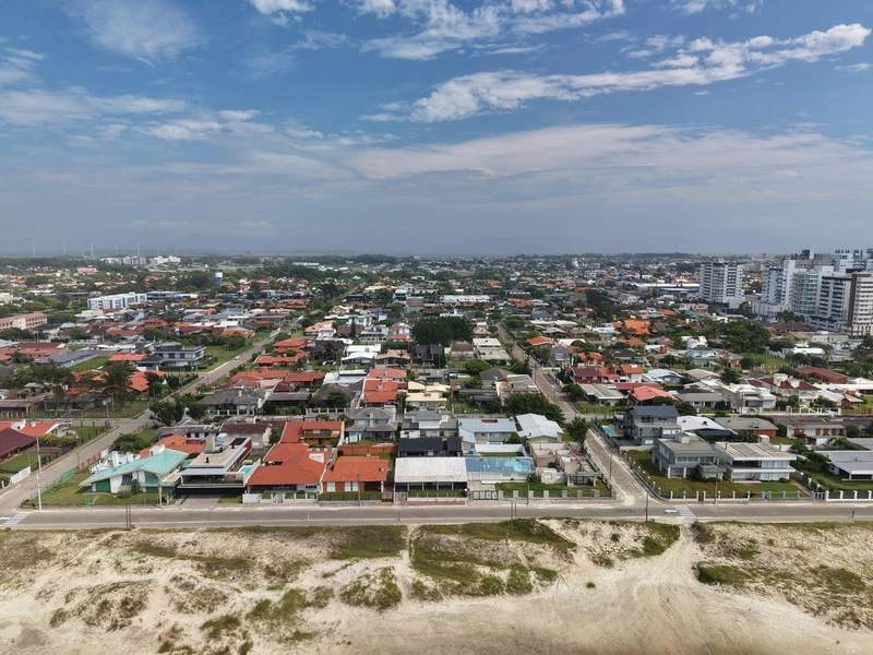 CASA EM ATLÂNTIDA COM DOIS TERRENOS: 2ª foto da galeria de imagens do imóvel