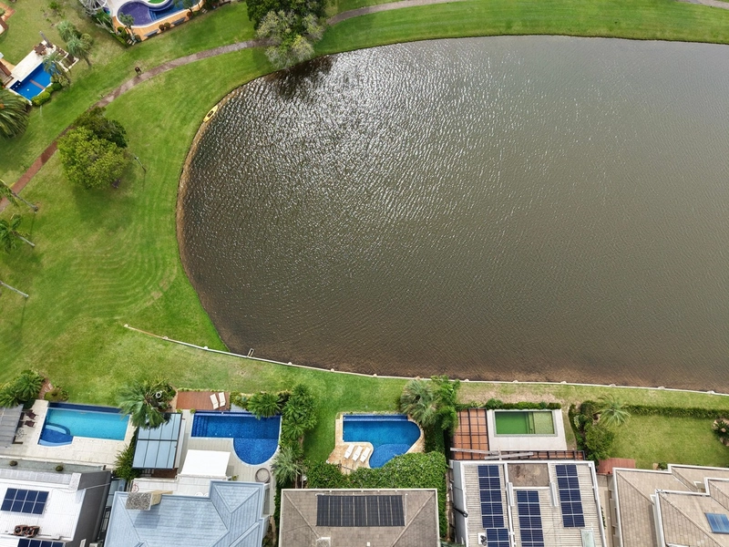 CONDOMÍNIO BOSQUES DE ATLÂNTIDA SOBRADO BEIRA LAGO  À VENDA!: 3ª foto da galeria de imagens do imóvel