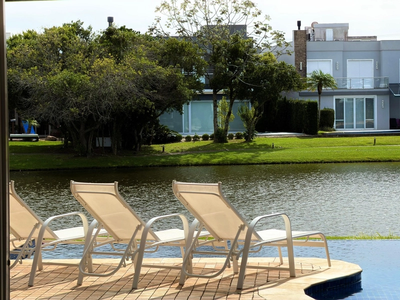 CONDOMÍNIO BOSQUES DE ATLÂNTIDA SOBRADO BEIRA LAGO  À VENDA!: 32ª foto da galeria de imagens do imóvel