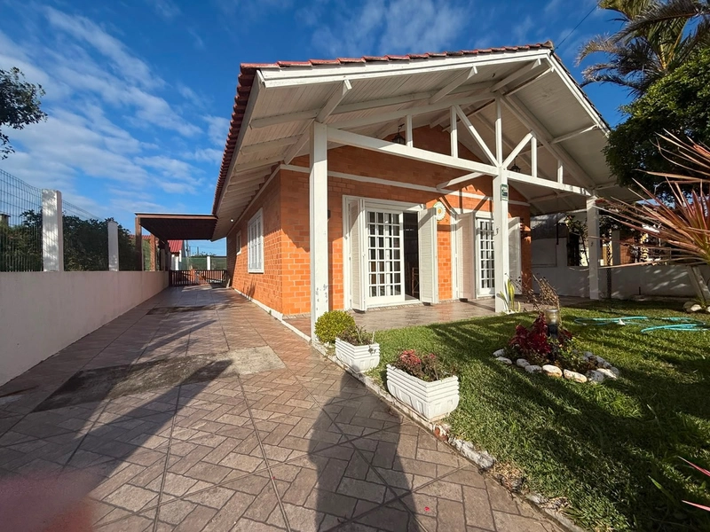 CASA À VENDA EM ATLÂNTIDA SUL!: 4ª foto da galeria de imagens do imóvel