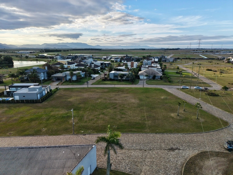 TERRENO À VENDA NO COND. NÁUTICO LAGOA DO PASSO: 1ª foto da galeria de imagens do imóvel