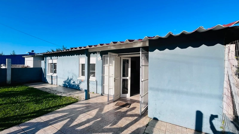 Casa á venda em Atlantida Sul: 1ª foto da galeria de imagens do imóvel