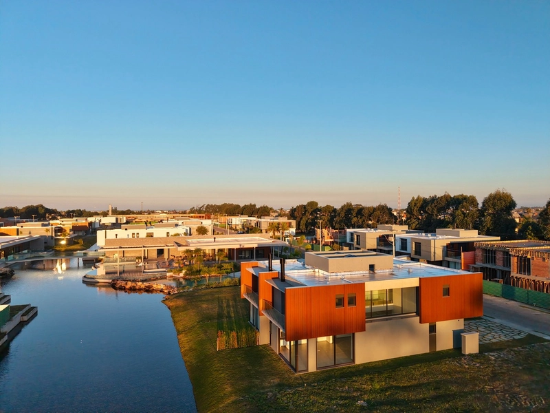 CONDOMÍNIO AMANÁ CASA À BEIRA DO LAGO: 2ª foto da galeria de imagens do imóvel