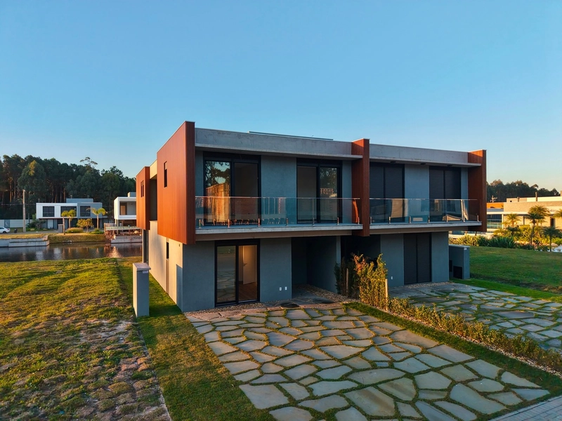 CONDOMÍNIO AMANÁ CASA À BEIRA DO LAGO: 1ª foto da galeria de imagens do imóvel