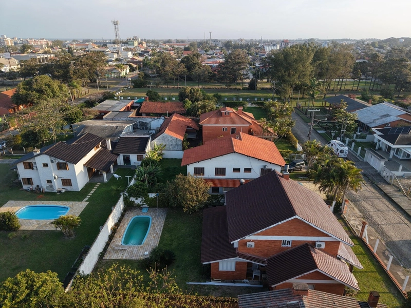 CASA À VENDA EM ATLÂNTIDA!: 3ª foto da galeria de imagens do imóvel