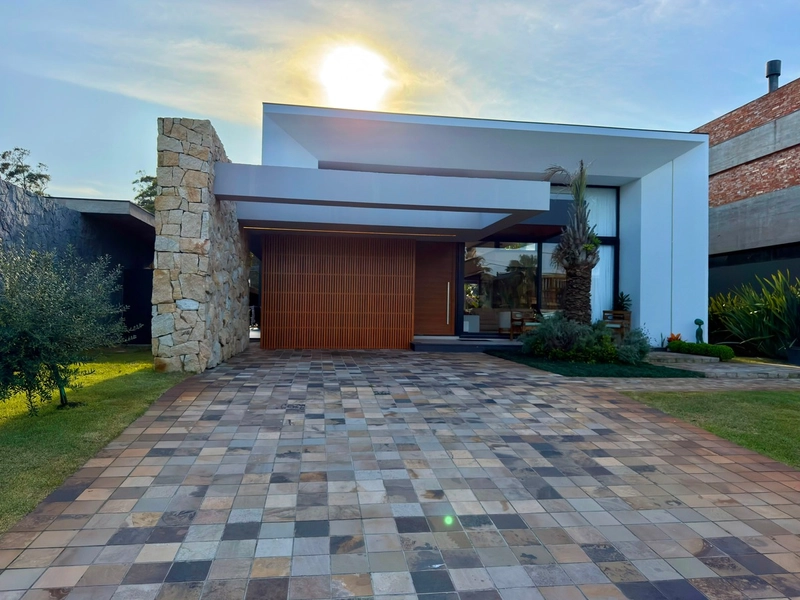 CASA À VENDA EM ATLÂNTIDA!
