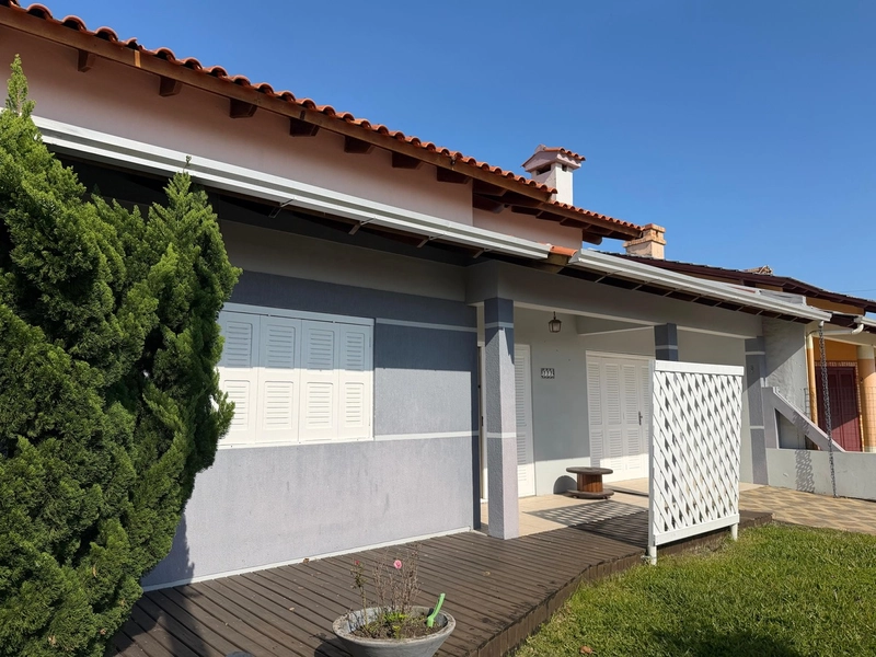 Casa a venda em Atlântida Sul: 2ª foto da galeria de imagens do imóvel