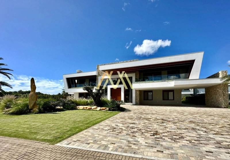 Sobrado de luxo dois terrenos à venda no condomínio Velas da Marina!