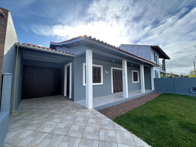 Casa à venda em Atlântida Sul próximo ao mar!: 1ª foto da galeria de imagens do imóvel