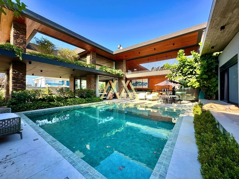 Belíssimo sobrado com piscina: 13ª foto da galeria de imagens do imóvel