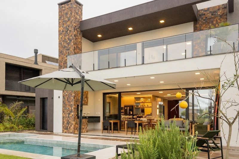 Sobrado à venda em condomínio em Capão da Canoa!