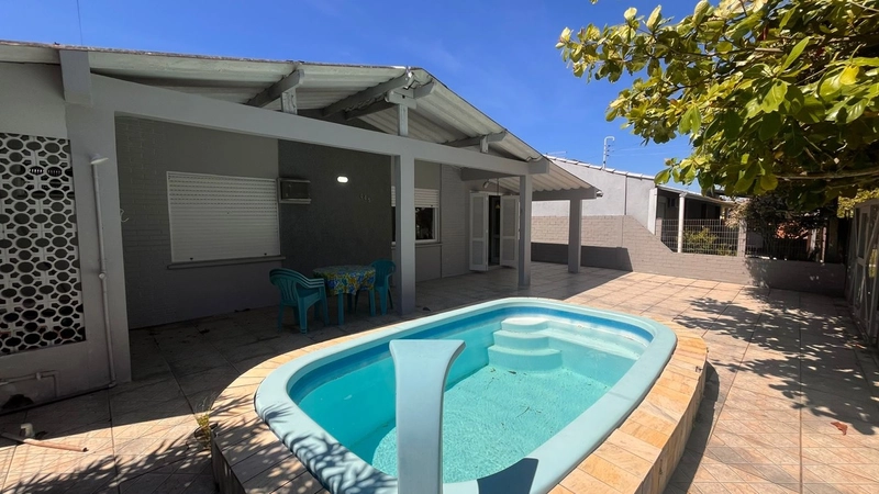 CASA COM PISCINA A VENDA EM ATLÂNTIDA SUL!: 2ª foto da galeria de imagens do imóvel