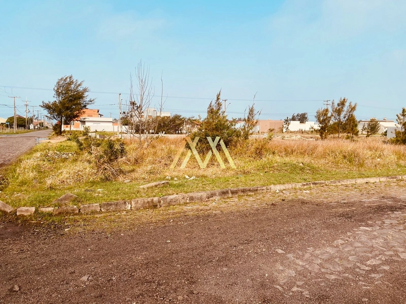 Terreno de esquina à venda em Atlântida Sul!: 2ª foto da galeria de imagens do imóvel