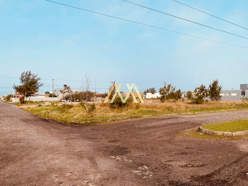 Terreno de esquina à venda em Atlântida Sul!: 3ª foto da galeria de imagens do imóvel
