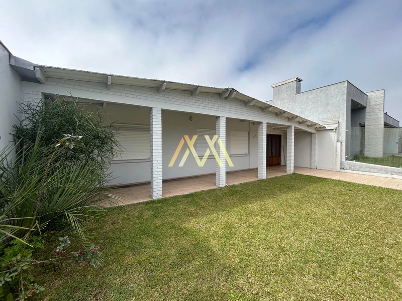 CASA A VENDA EM ATLÂNTIDA SUL, 03 QUARTOS COM PISCINA!: 1ª foto da galeria de imagens do imóvel