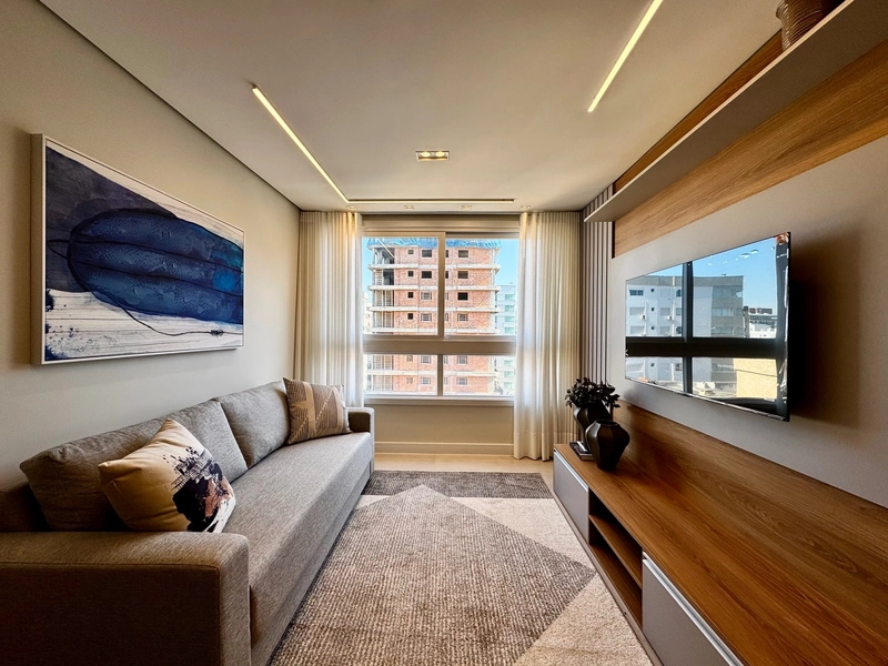 Apartamento 2 Dormitórios com Suíte | A 1 Quadra do Mar | Zona Nova –