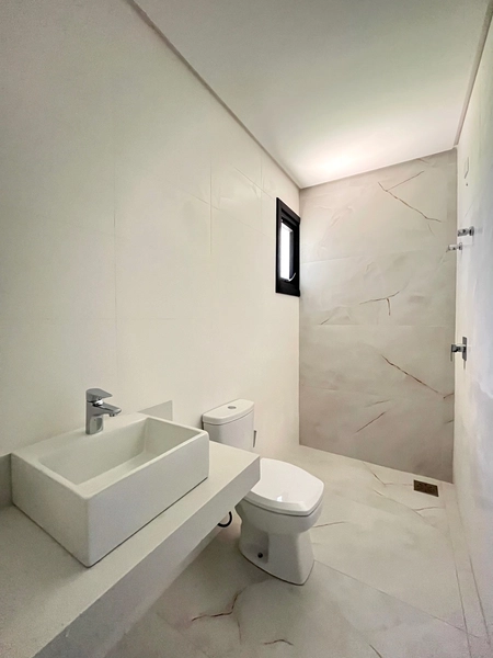 Casa nova à venda de alto padrão com piscina: 26ª foto da galeria de imagens do imóvel