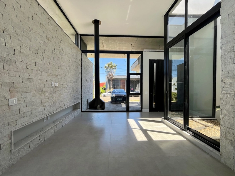 Casa nova à venda de alto padrão com piscina: 9ª foto da galeria de imagens do imóvel