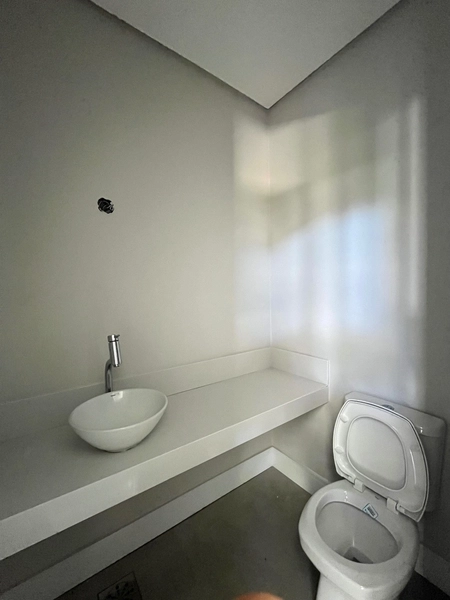 Casa nova à venda de alto padrão com piscina: 16ª foto da galeria de imagens do imóvel