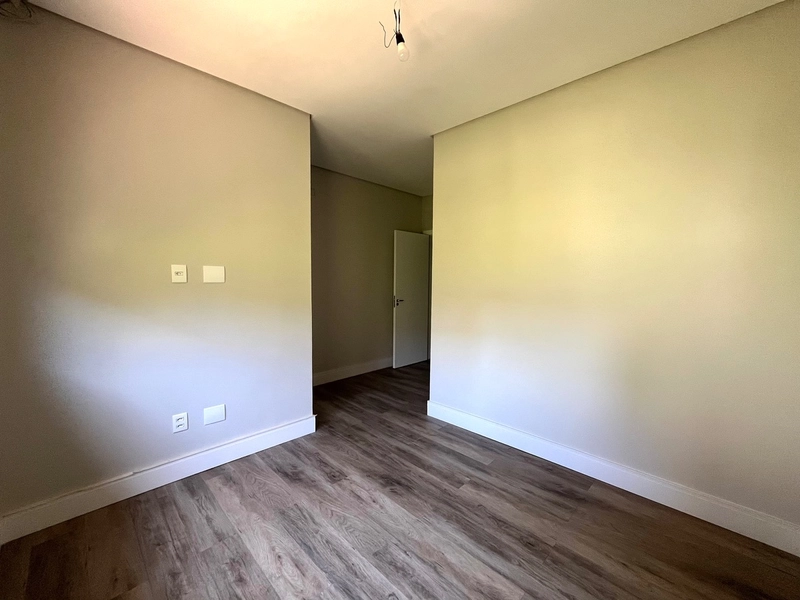 Casa nova à venda de alto padrão com piscina: 28ª foto da galeria de imagens do imóvel