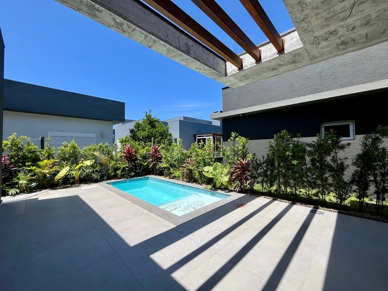 Casa nova à venda de alto padrão com piscina: 5ª foto da galeria de imagens do imóvel