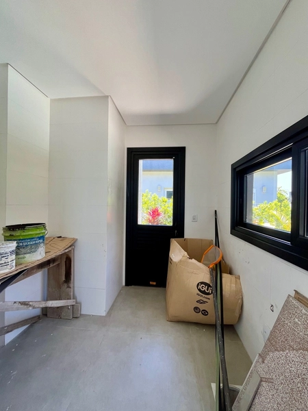 Casa nova à venda de alto padrão com piscina: 15ª foto da galeria de imagens do imóvel