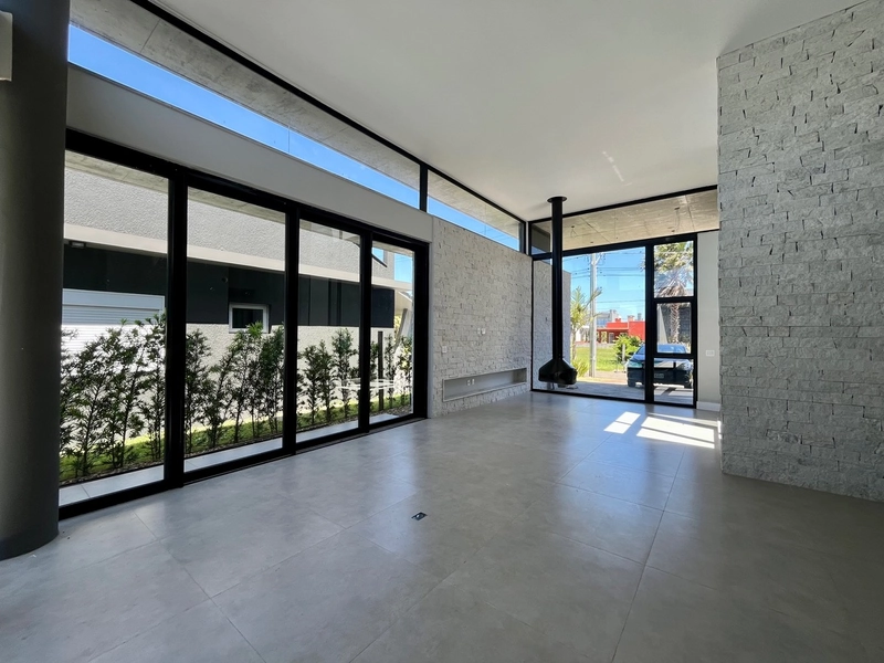 Casa nova à venda de alto padrão com piscina: 8ª foto da galeria de imagens do imóvel