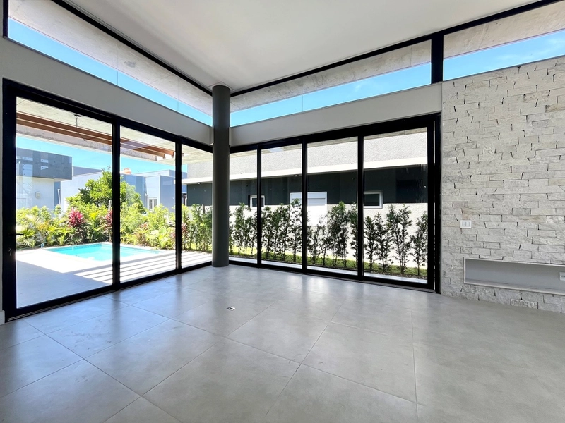 Casa nova à venda de alto padrão com piscina: 13ª foto da galeria de imagens do imóvel