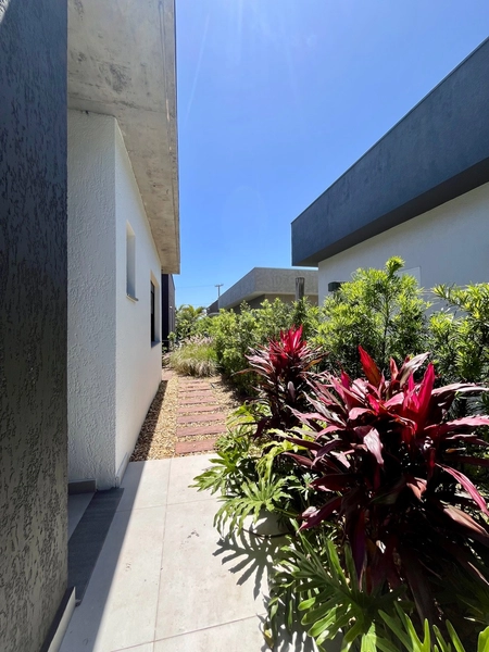 Casa nova à venda de alto padrão com piscina: 6ª foto da galeria de imagens do imóvel