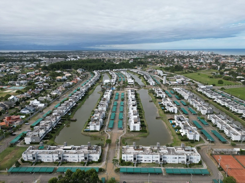 Beira lago: 26ª foto da galeria de imagens do imóvel