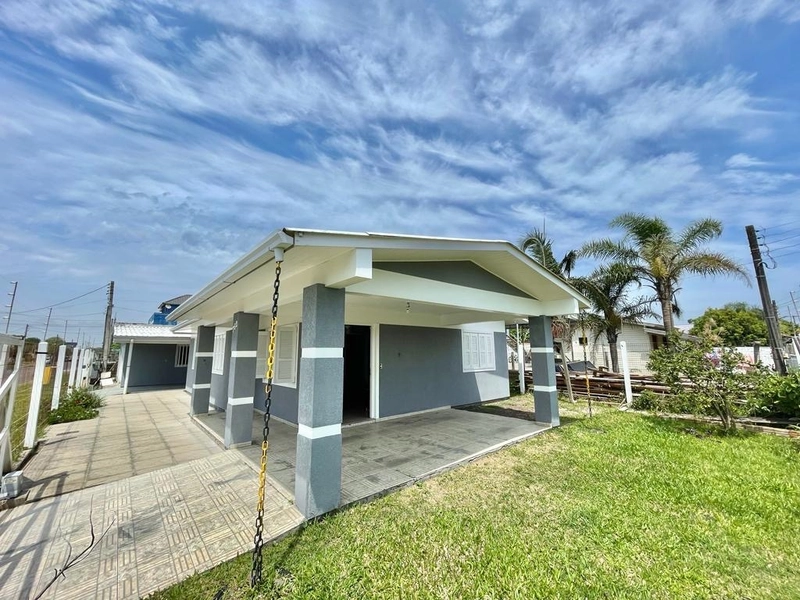 CASA À VENDA COM AMPLO PÁTIO E ANEXO NO BAIRRO ZONA NOVA: 1ª foto da galeria de imagens do imóvel