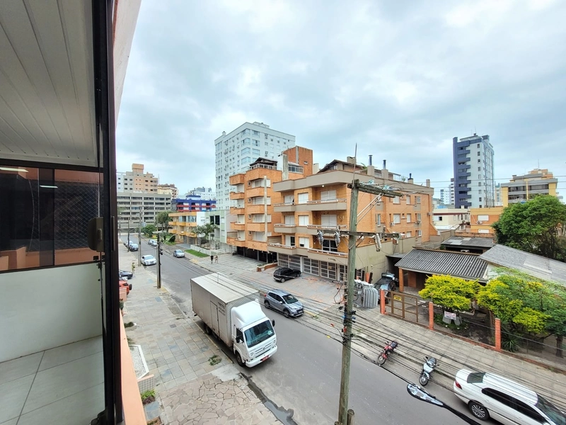 APARTAMENTO NO CENTRO DA CIDADE DE CAPÃO DA CANOA: 2ª foto da galeria de imagens do imóvel