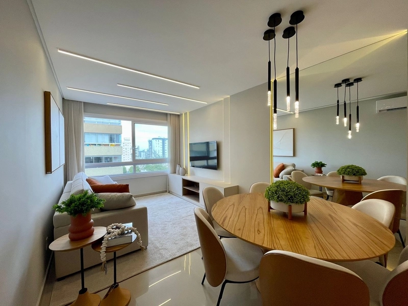 Amplo 2 dormitórios totalmente mobiliado e decorado: 1ª foto da galeria de imagens do imóvel