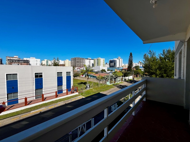 Apartamento de frente com sacada: 2ª foto da galeria de imagens do imóvel