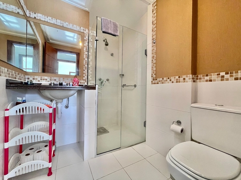 SACADA DE FRENTE + INFRAESTRUTURA  A UMA QUADRA DO MAR!: 25ª foto da galeria de imagens do imóvel