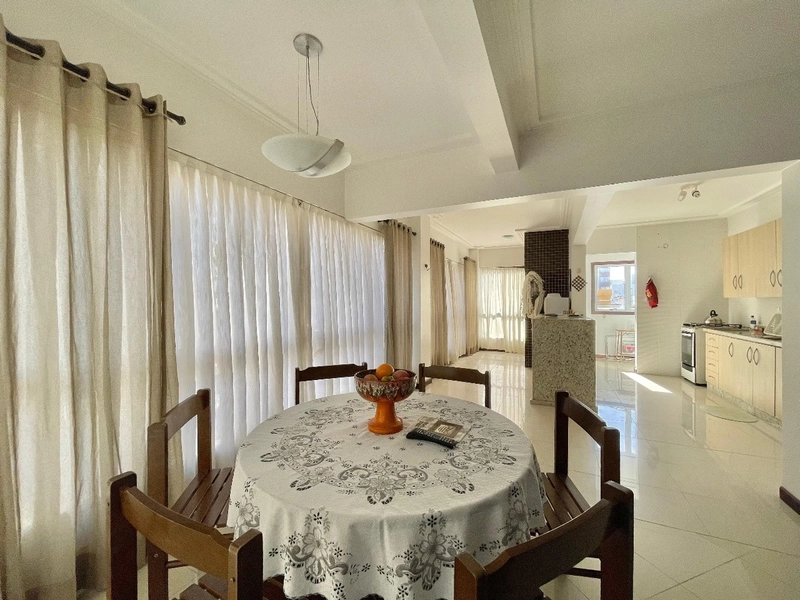 SACADA DE FRENTE + INFRAESTRUTURA  A UMA QUADRA DO MAR!: 23ª foto da galeria de imagens do imóvel