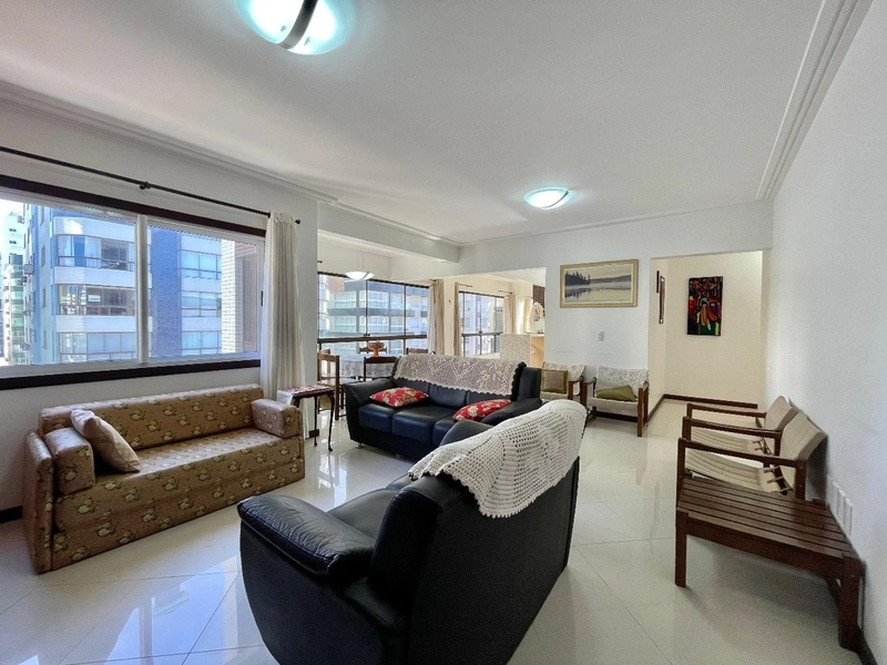 SACADA DE FRENTE + INFRAESTRUTURA  A UMA QUADRA DO MAR!: 2ª foto da galeria de imagens do imóvel