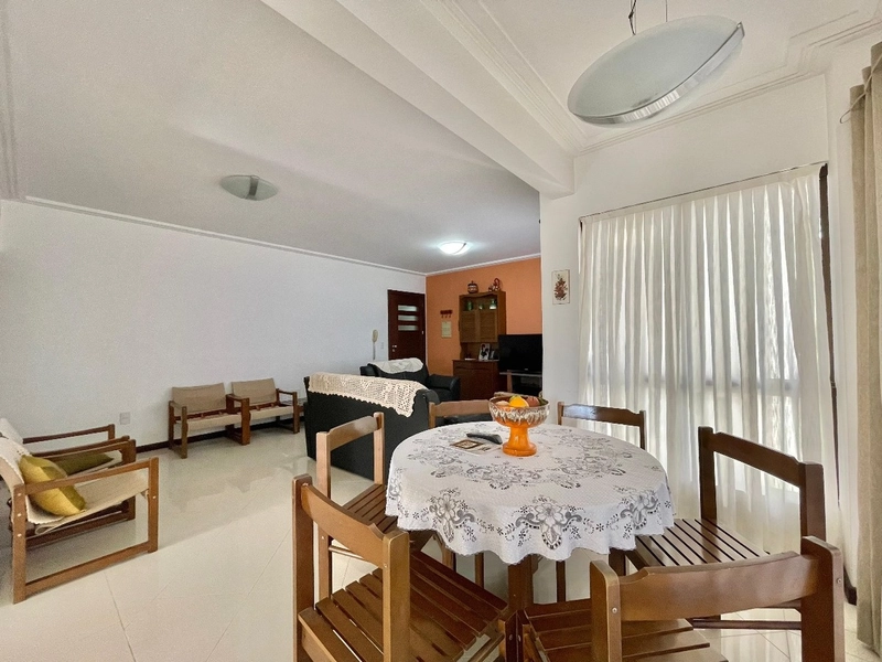 SACADA DE FRENTE + INFRAESTRUTURA  A UMA QUADRA DO MAR!: 8ª foto da galeria de imagens do imóvel