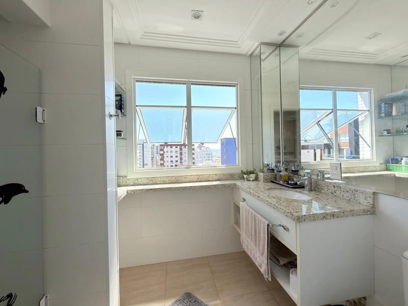 APARTAMENTO À VENDA COM VISTA PARA O MAR! 3 DORMITÓRIOS 3 VAGAS: 20ª foto da galeria de imagens do imóvel