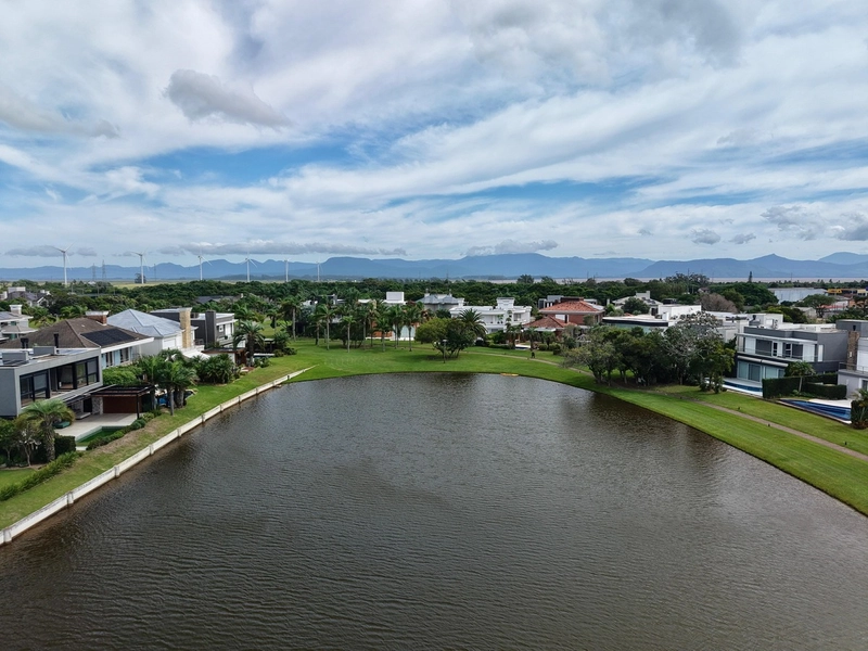 CONDOMÍNIO BOSQUES DE ATLÂNTIDA SOBRADO BEIRA LAGO  À VENDA!!!: 56ª foto da galeria de imagens do imóvel