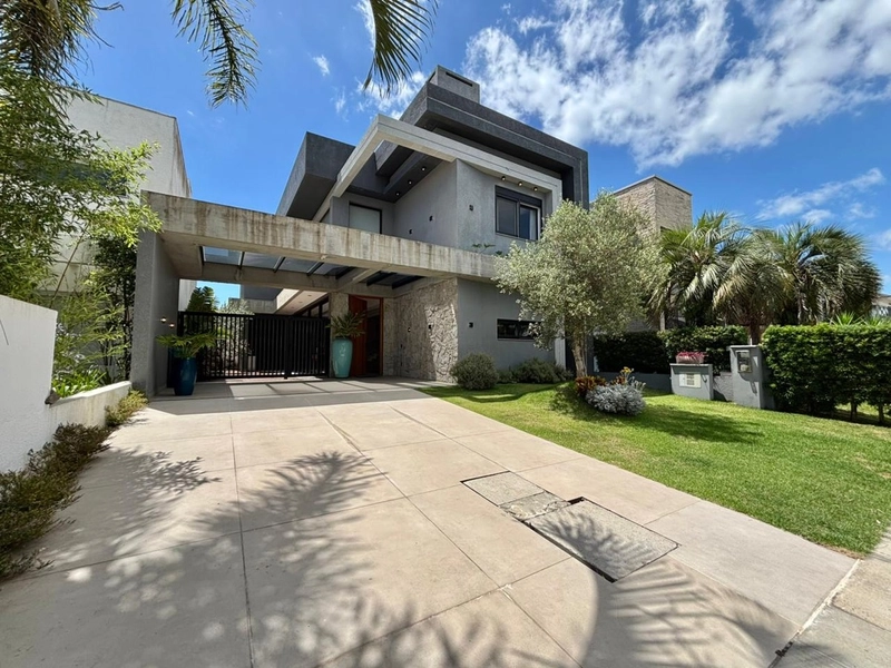 SOBRADO FINAMENTE MOBILIADO E DECORADO NO CONDOMINIO MAIS DESEJADO DO