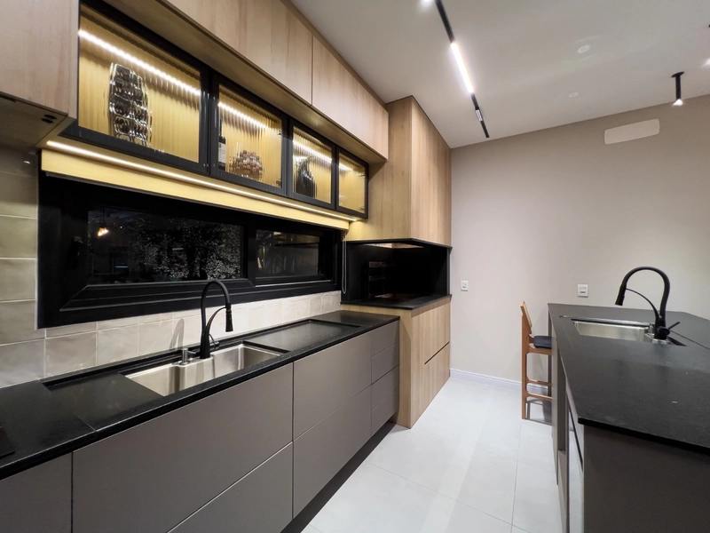 SOBRADO FINAMENTE MOBILIADO E DECORADO NO CONDOMINIO MAIS DESEJADO DO: 27ª foto da galeria de imagens do imóvel