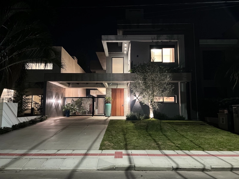 SOBRADO FINAMENTE MOBILIADO E DECORADO NO CONDOMINIO MAIS DESEJADO DO: 2ª foto da galeria de imagens do imóvel